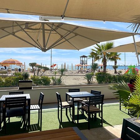 Cozy Beachfront Room ดูร์เรส ภายนอก รูปภาพ