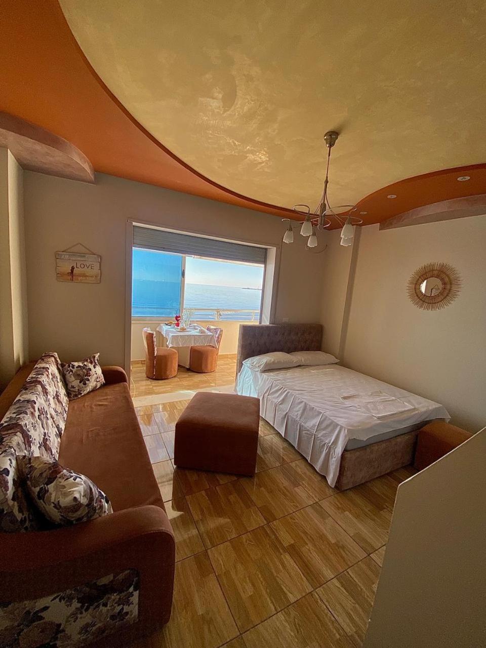 Cozy Beachfront Room ดูร์เรส ภายนอก รูปภาพ
