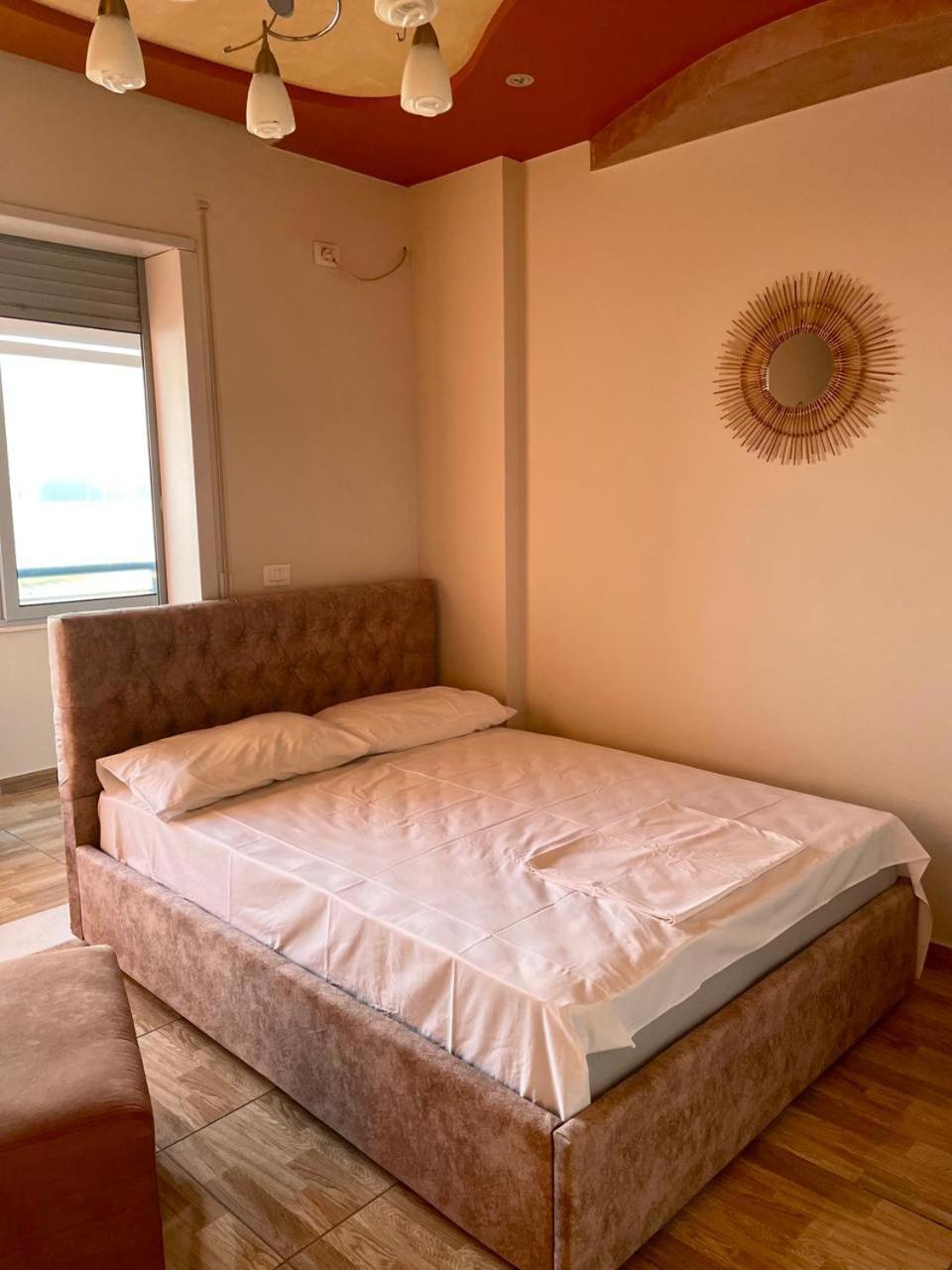 Cozy Beachfront Room ดูร์เรส ภายนอก รูปภาพ
