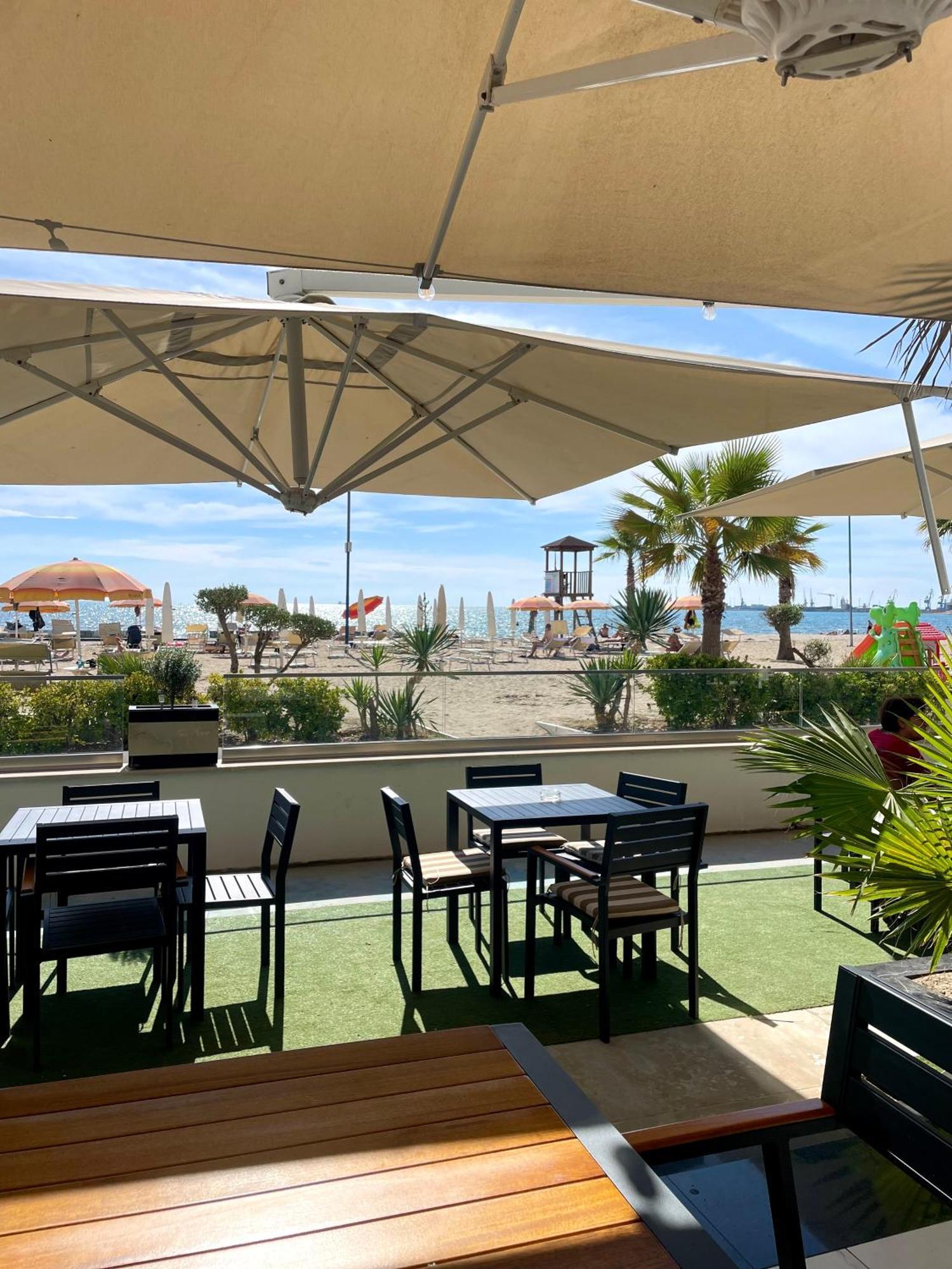 Cozy Beachfront Room ดูร์เรส ภายนอก รูปภาพ